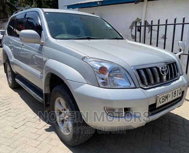 Silver 2007 Toyota Land Cruiser Prado: Premium Off-Road Vehicle