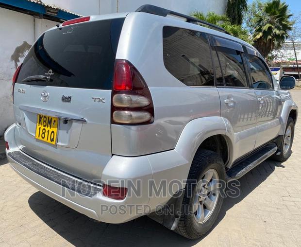 Silver 2007 Toyota Land Cruiser Prado: Premium Off-Road Vehicle