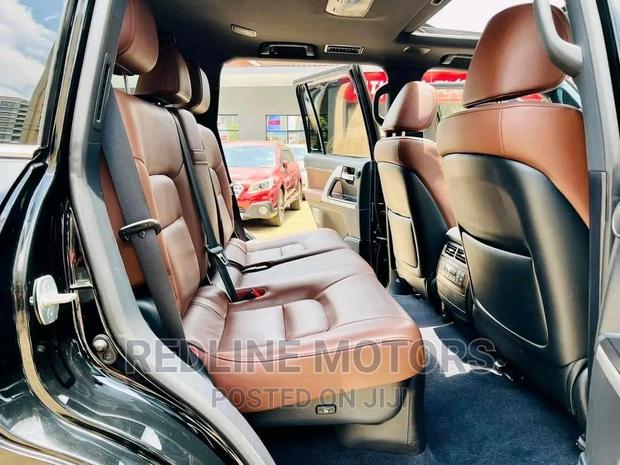 2016 Toyota Land Cruiser Black - Perfect for Adventure and Comfort