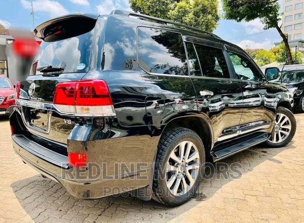 2016 Toyota Land Cruiser Black - Perfect for Adventure and Comfort