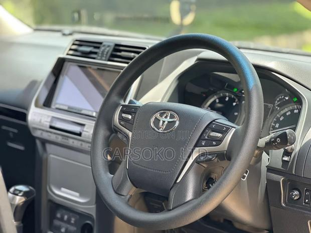 Late Model Toyota Land Cruiser Prado 2.8 2018 Black - Executive Edition