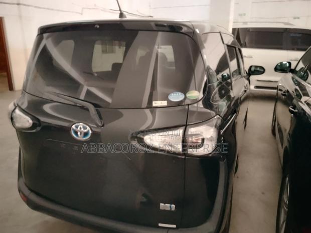 Toyota Sienta 2016 Black