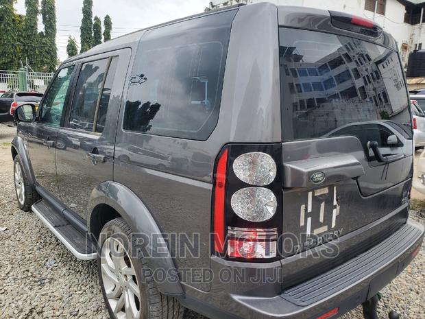 2016 Land Rover Discovery Gray: Experience the Ultimate SUV Journey