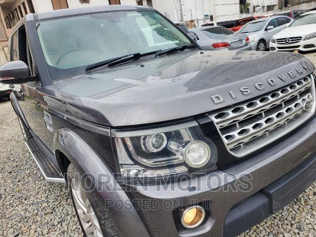 2016 Land Rover Discovery Gray: Experience the Ultimate SUV Journey