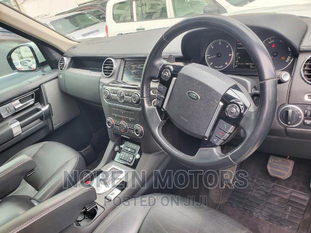 2016 Land Rover Discovery in Off-White: Dual Variants, Yours to Explore