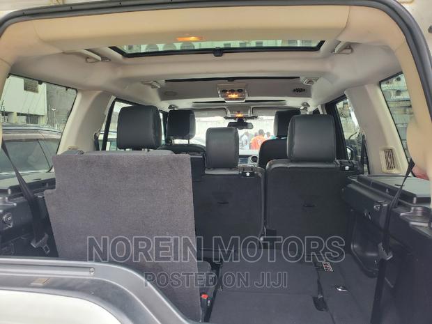 2016 Land Rover Discovery in Off-White: Dual Variants, Yours to Explore