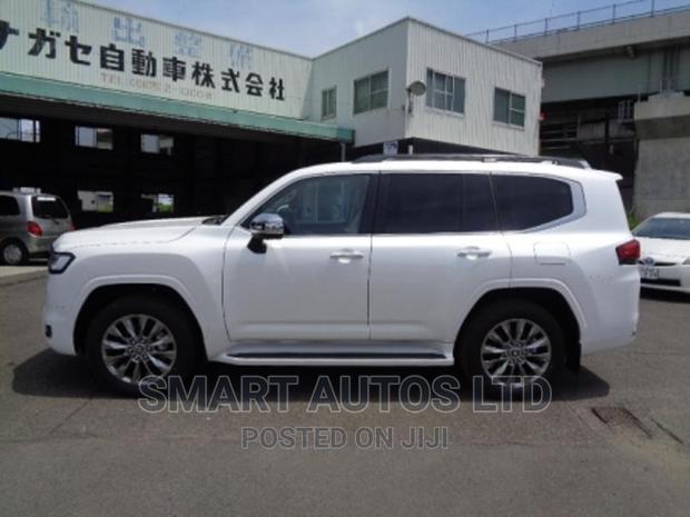 2023 Toyota Land Cruiser Pearl - Exclusive Luxury Edition