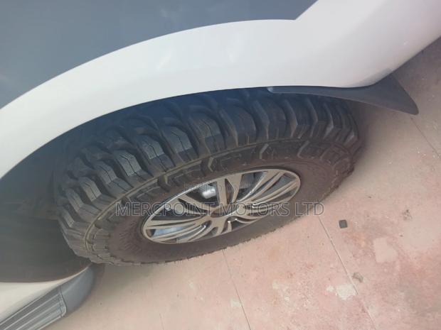 2016 Toyota Hilux White: Powerful and Reliable Off-Roader