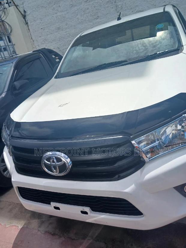 2016 Toyota Hilux White: Powerful and Reliable Off-Roader