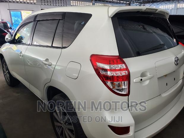 2016 Toyota RAV4 Off-White: Stylish and Reliable SUV Up for Grabs