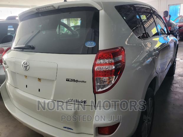 2016 Toyota RAV4 Off-White: Stylish and Reliable SUV Up for Grabs