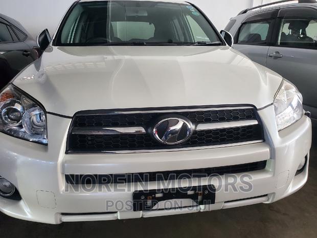 2016 Toyota RAV4 Off-White: Stylish and Reliable SUV Up for Grabs