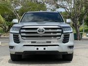 2017 Silver Land Cruiser Toyota: Top-of-the-Line SUV with Off-Road Excellence for sale