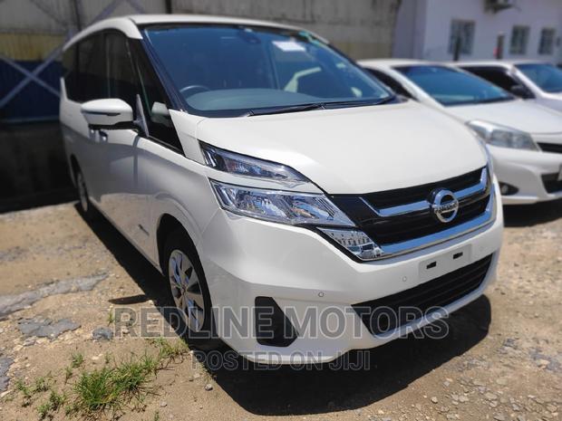 2017 Nissan Serena White: Modern Minivan with Advanced Features