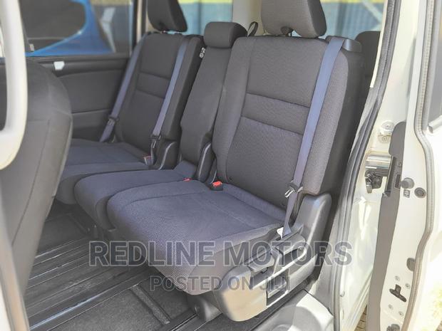 2017 Nissan Serena White: Modern Minivan with Advanced Features