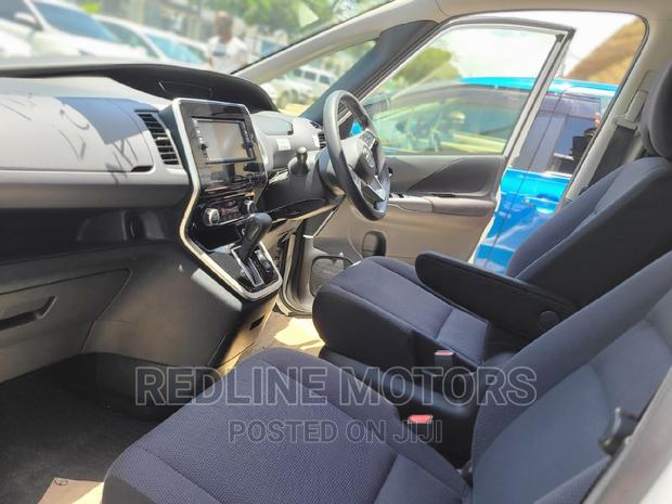 2017 Nissan Serena White: Modern Minivan with Advanced Features