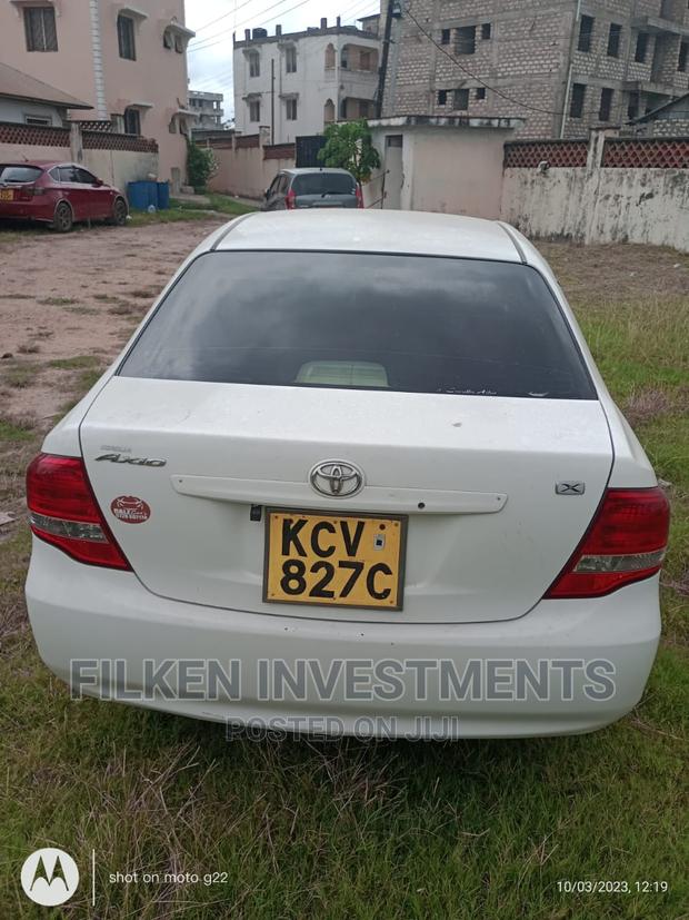 Toyota Corolla 2010 White