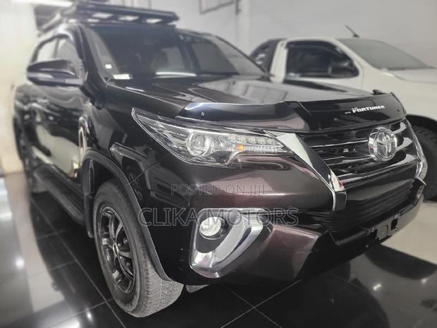Toyota Fortuner 2016 - Gray - 4x4 AT - SRS Airbags - 6-Speed Automatic Transmission
