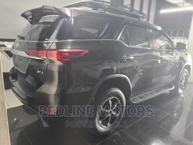 Toyota Fortuner 2016 - Gray - 4x4 AT - SRS Airbags - 6-Speed Automatic Transmission