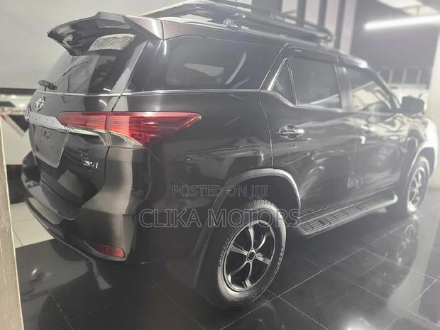 Toyota Fortuner 2016 - Gray - 4x4 AT - SRS Airbags - 6-Speed Automatic Transmission