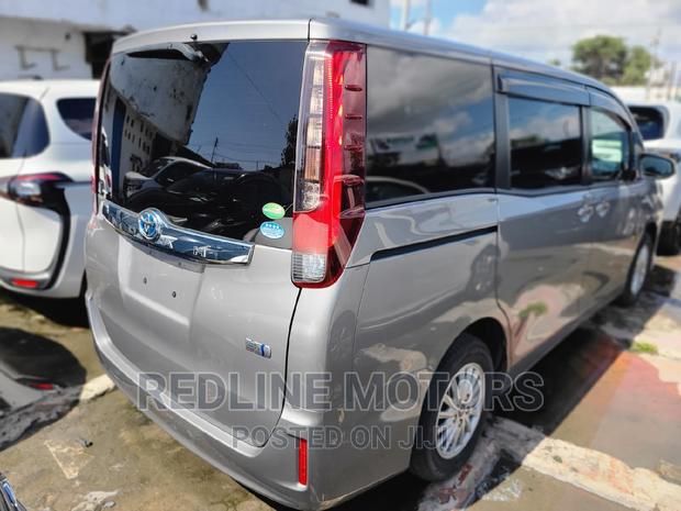 2016 Toyota Noah Silver - Minivan for Everyday Reliability