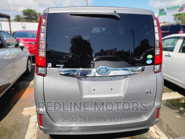 2016 Toyota Noah Silver - Minivan for Everyday Reliability