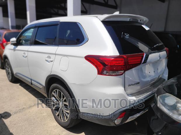 White Mitsubishi Outlander 2016 - Pre-Owned with Low Mileage