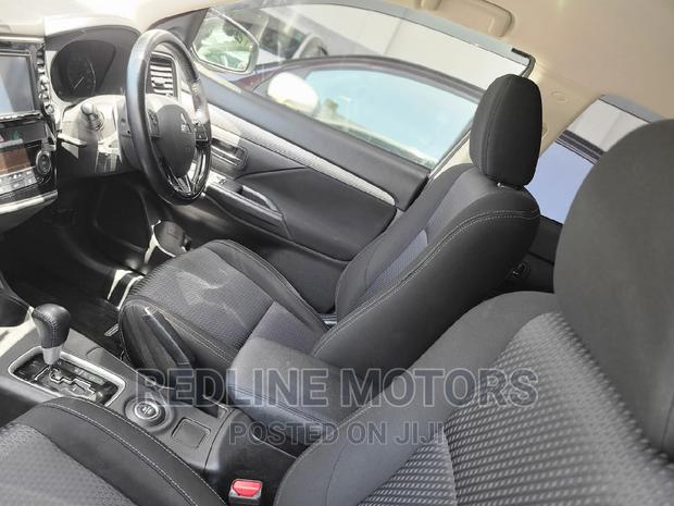 White Mitsubishi Outlander 2016 - Pre-Owned with Low Mileage