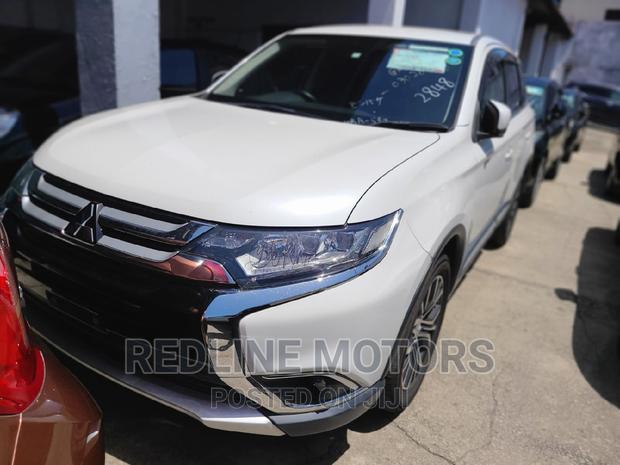 White Mitsubishi Outlander 2016 - Pre-Owned with Low Mileage