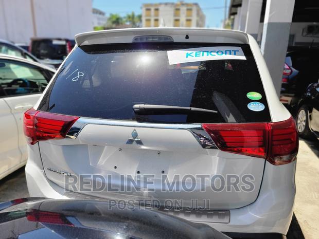 White Mitsubishi Outlander 2016 - Pre-Owned with Low Mileage