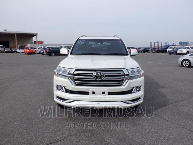 White 2016 Toyota Land Cruiser 4.6 V8 ZX - Powerful and Stylish SUV