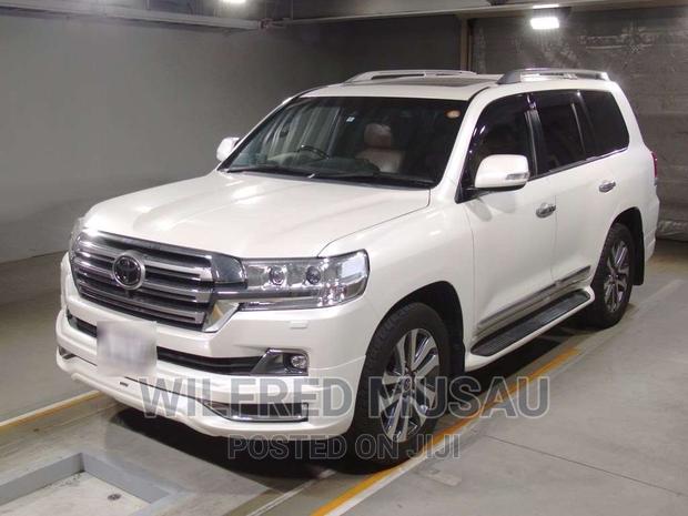 White 2016 Toyota Land Cruiser 4.6 V8 ZX - Powerful and Stylish SUV