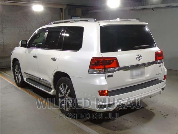 White 2016 Toyota Land Cruiser 4.6 V8 ZX - Powerful and Stylish SUV