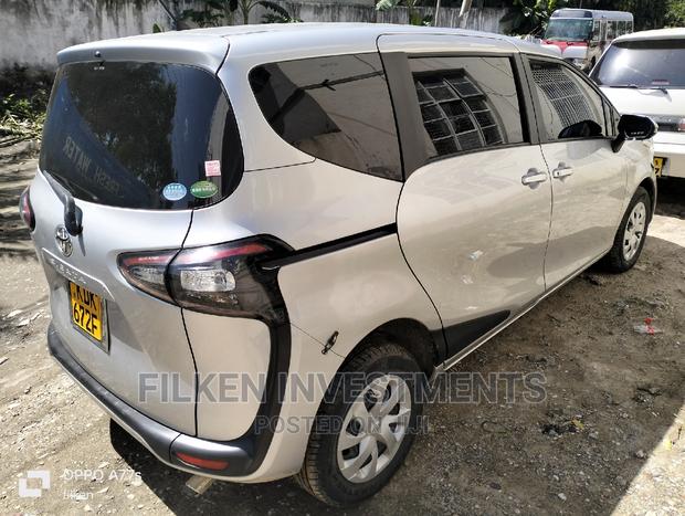 2015 Toyota Sienta 1.5 FWD 6-Seater Silver - Affordable Family Vehicle