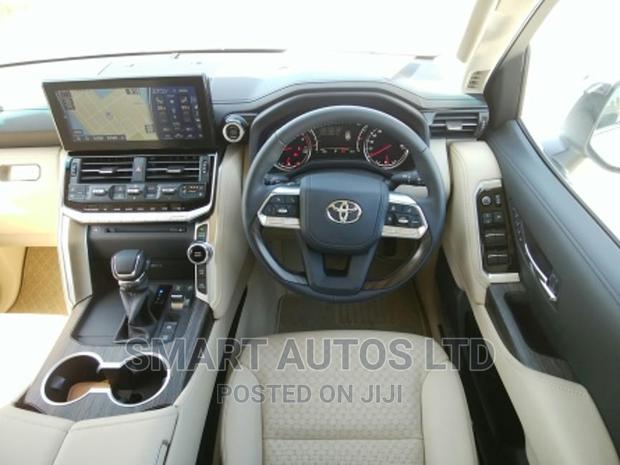 2022 Toyota Land Cruiser Pearl: Elegance Meets Off-Road Capability