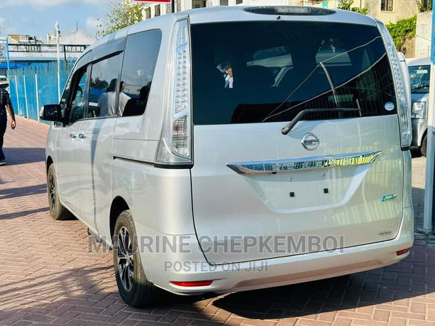 Nissan Serena 2016 Silver