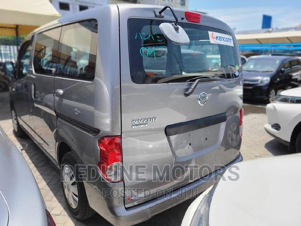 2016 Nissan NV200 Silver: The Perfect Compact Van for Your Business