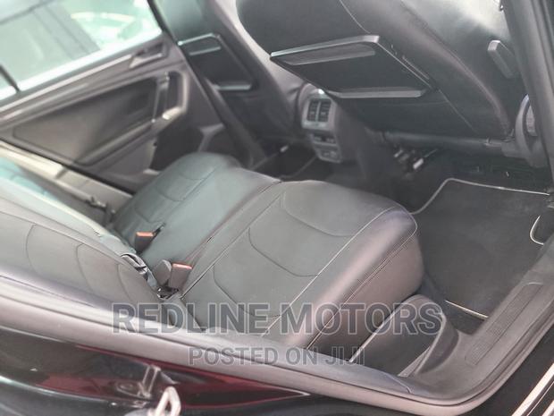 2016 Tiguan Black: Volkswagen's Compact SUV with Elegance and Power