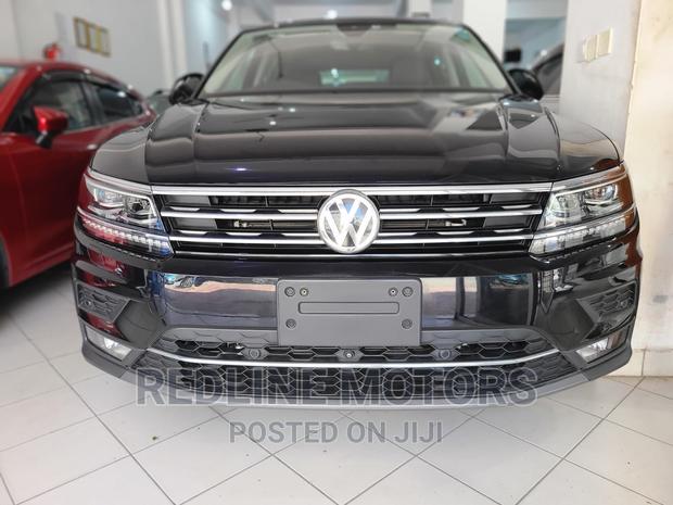2016 Tiguan Black: Volkswagen's Compact SUV with Elegance and Power