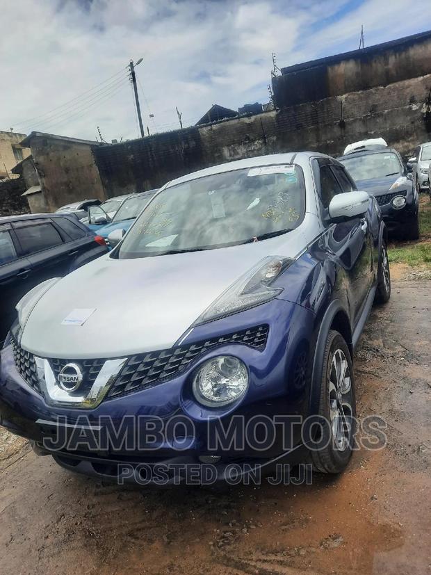 Blue 2016 Nissan Juke S FWD: Compact SUV with Powerful Performance
