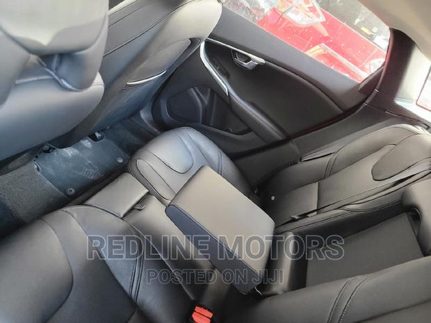 2016 Volvo V40 Red: Luxury Compact Car with Style