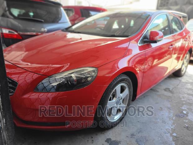 2016 Volvo V40 Red: Luxury Compact Car with Style