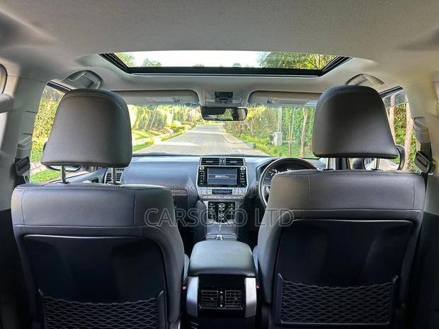 Toyota Land Cruiser Prado 2017 Off white