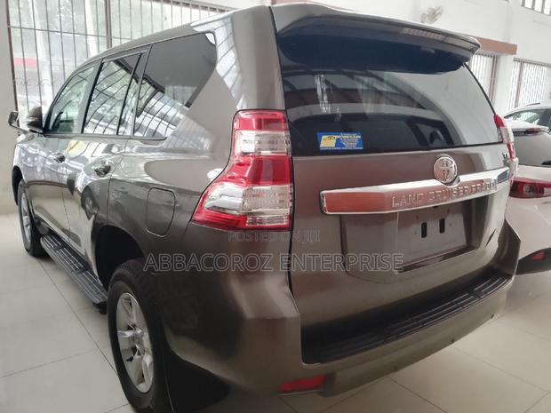 Toyota Land Cruiser Prado 2016 Brown