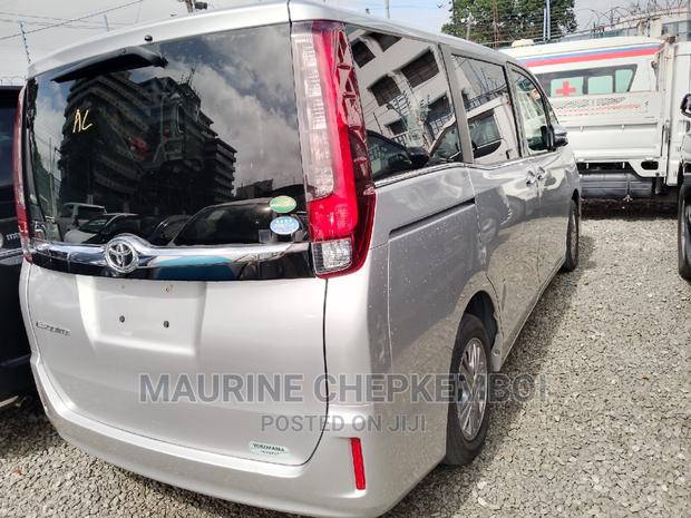Toyota Esquire 2016 Silver