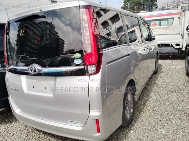 Toyota Esquire 2016 Silver