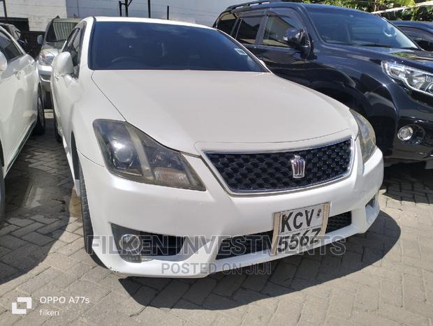 Toyota Crown 2010 White