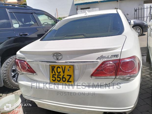 Toyota Crown 2010 White