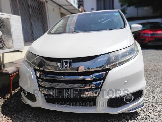 White 2016 Honda Odyssey: Comfortable and Efficient Minivan for Sale