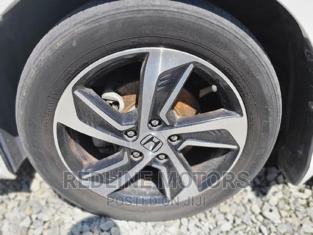 White 2016 Honda Odyssey: Comfortable and Efficient Minivan for Sale